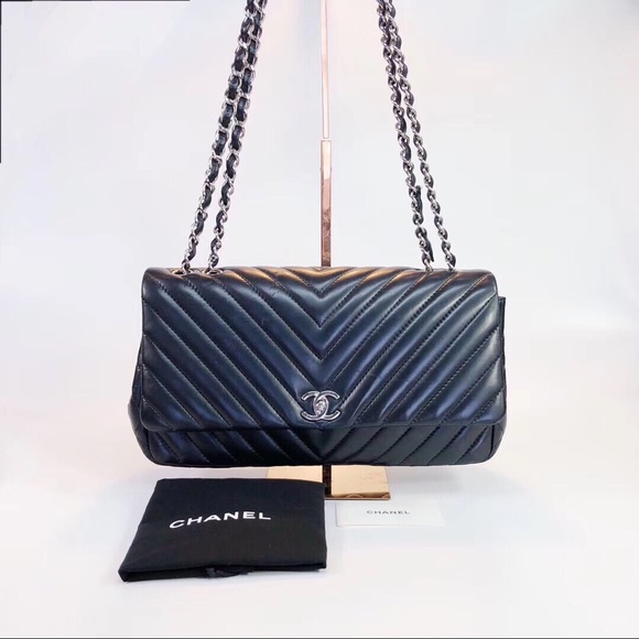 CHANEL Handbags - ✅SOLD Authentic Chanel Chevron Lambskin Flap Bag